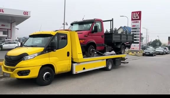 Tractare auto la benzinărie